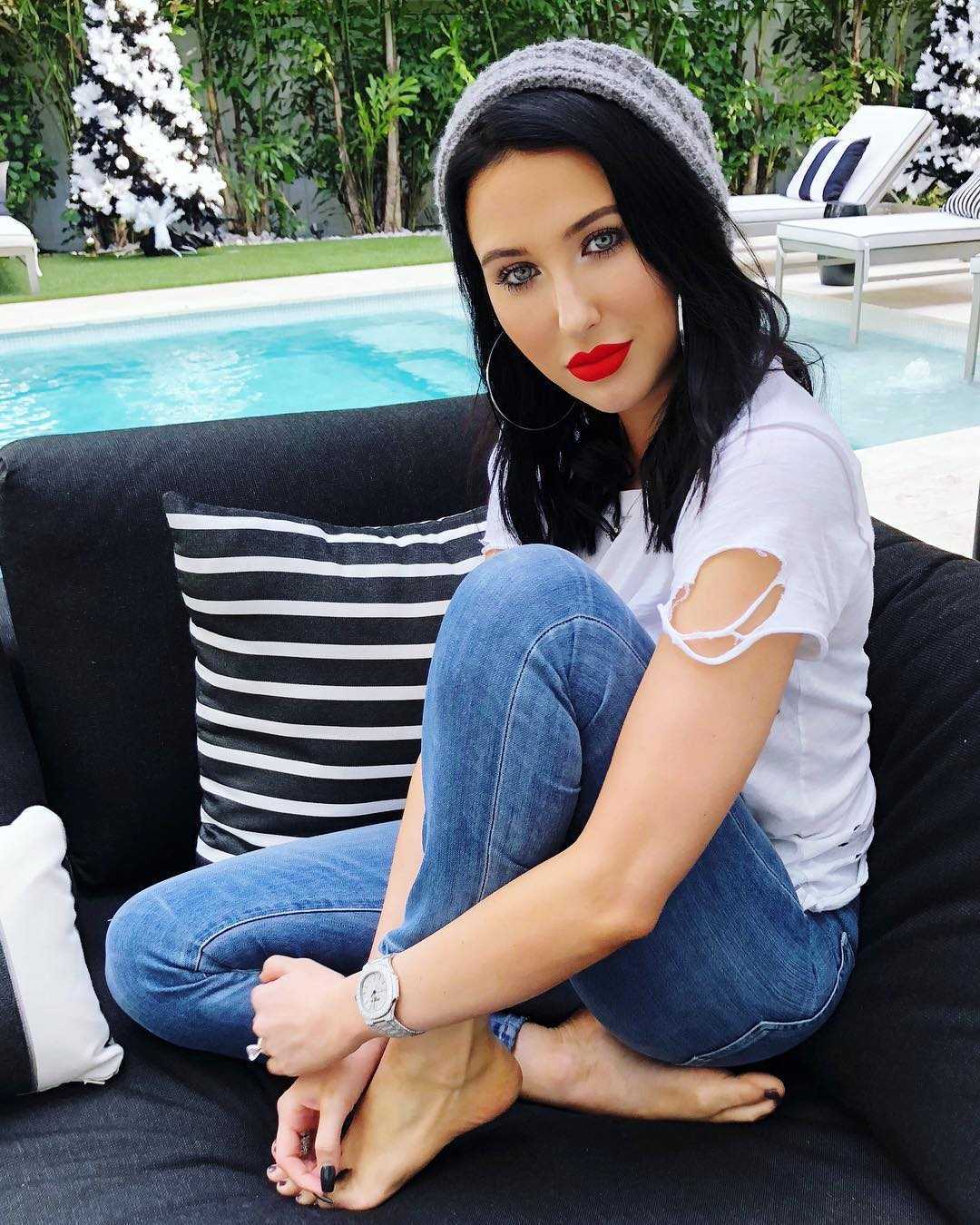 51 Sexy Jaclyn Hill Boobs Pictures Will Induce Passionate Feelings for Her 43