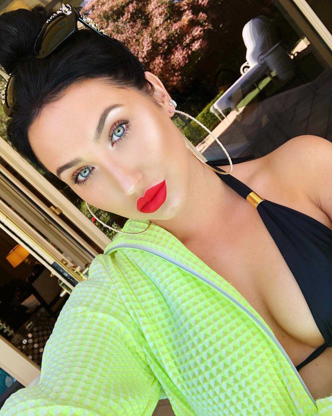 51 Sexy Jaclyn Hill Boobs Pictures Will Induce Passionate Feelings for Her 163