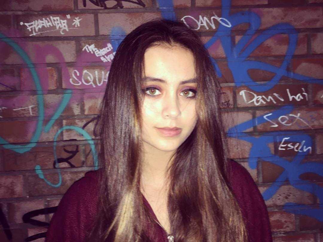 51 Sexy Jasmine Thompson Boobs Pictures Are Sure To Leave You Baffled 153