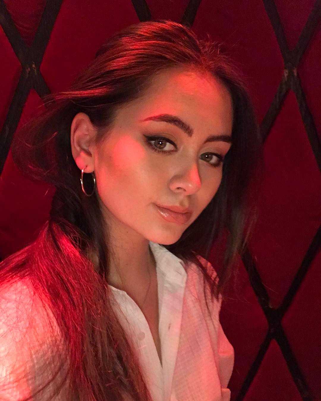 51 Sexy Jasmine Thompson Boobs Pictures Are Sure To Leave You Baffled 5