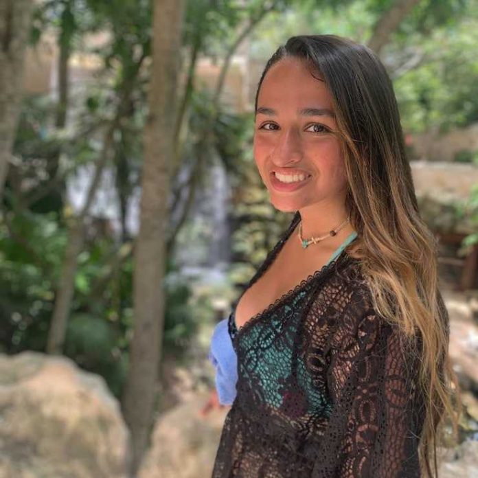 51 Jazz Jennings Nude Pictures Which Make Her The Show Stopper 45