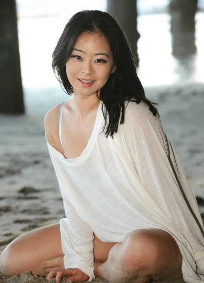 49 Julia Ling Nude Pictures Can Make You Submit To Her Glitzy Looks 36