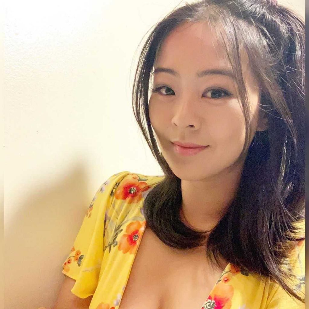49 Julia Ling Nude Pictures Can Make You Submit To Her Glitzy Looks 14