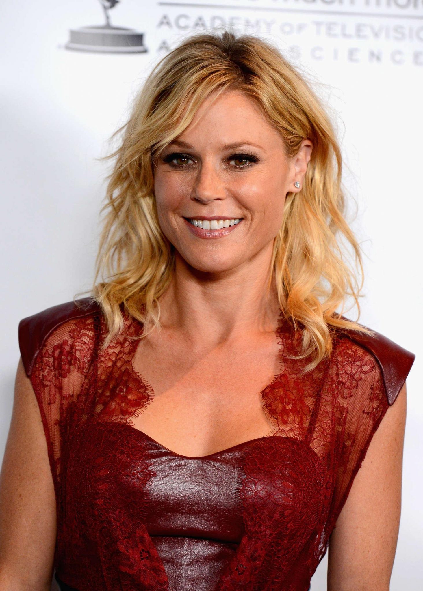 49 Julie Bowen Nude Pictures Are Sure To Keep You At The Edge Of Your Seat 324