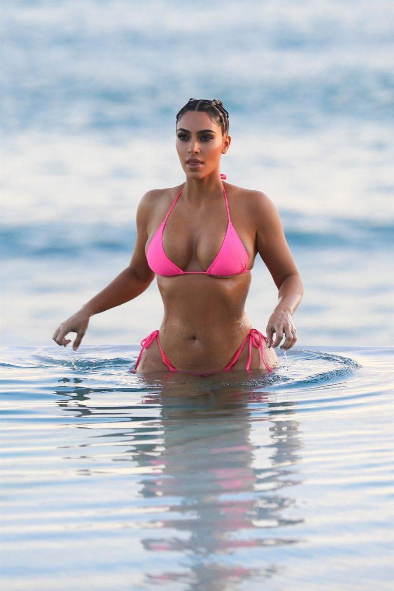 Kim Kardashian Back To Work In Mexico (18 Pics) 7