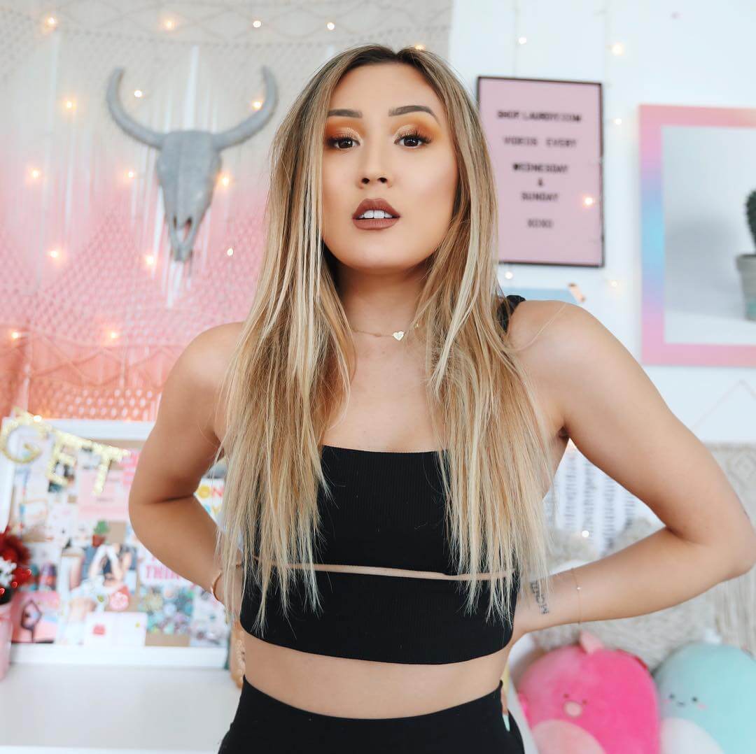 51 Hottest LaurDIY Big Butt Pictures Which Will Make You Swelter All Over 34