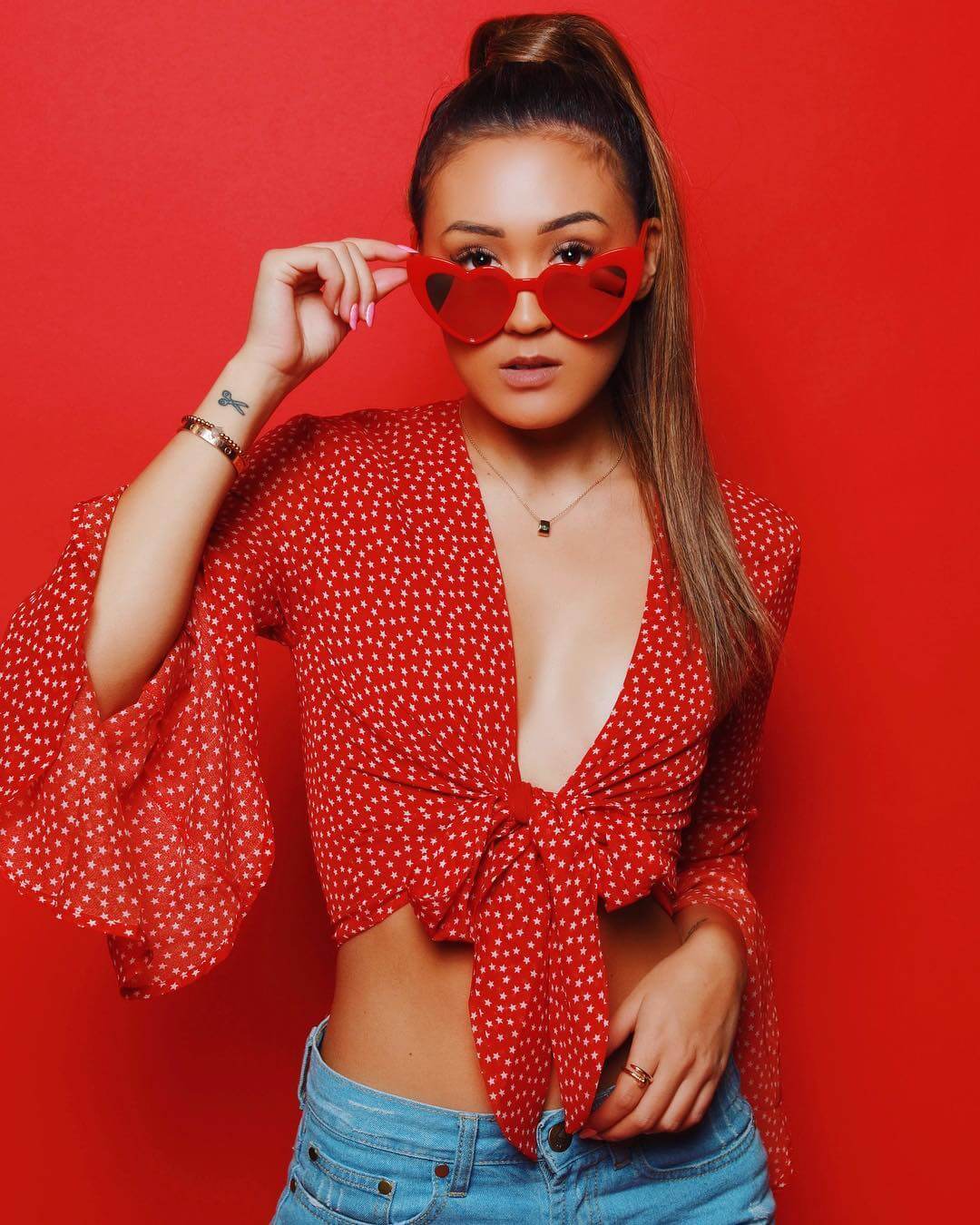 51 Hottest LaurDIY Big Butt Pictures Which Will Make You Swelter All Over 18