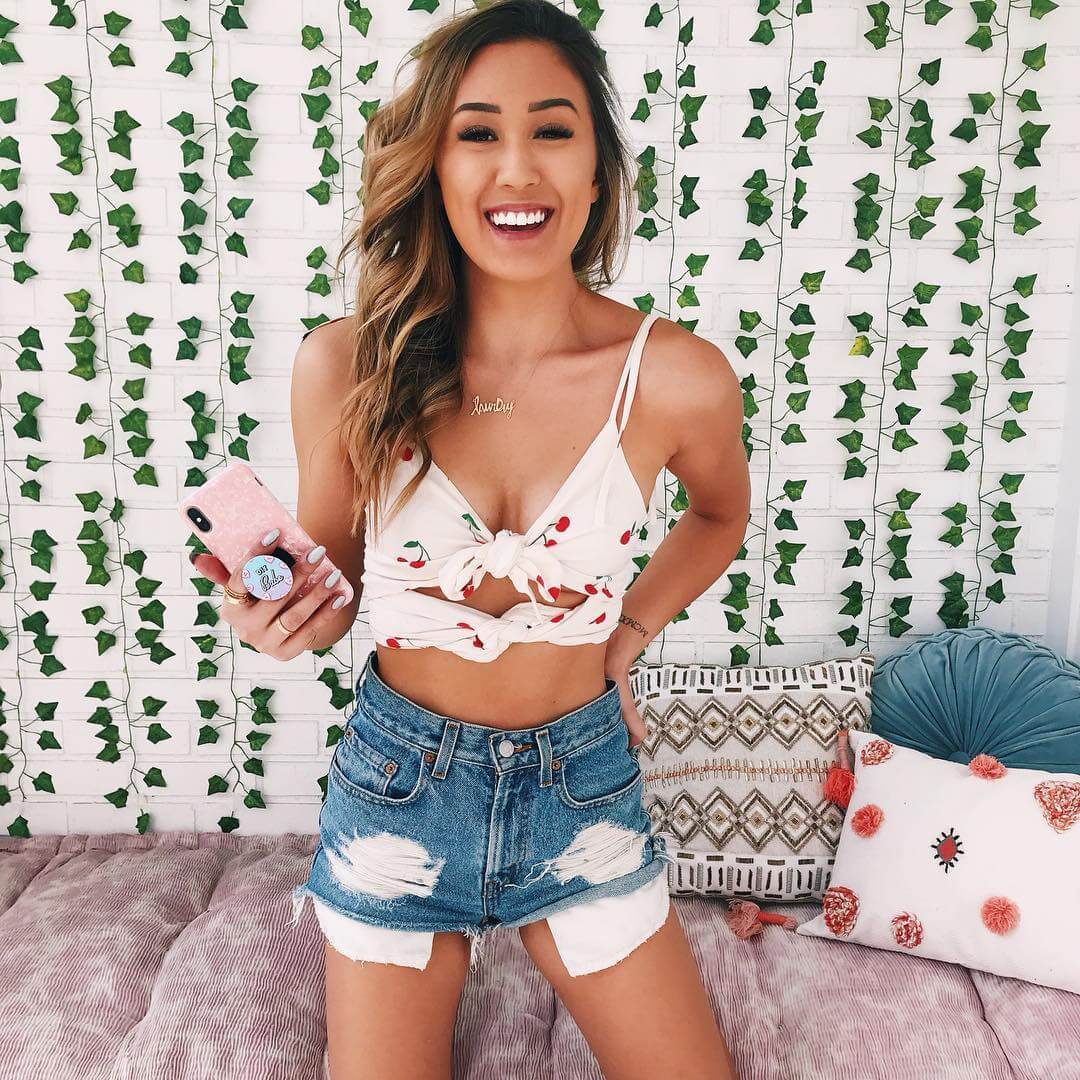 51 Sexy LaurDIY Boobs Pictures Are Essentially Attractive 10. 
