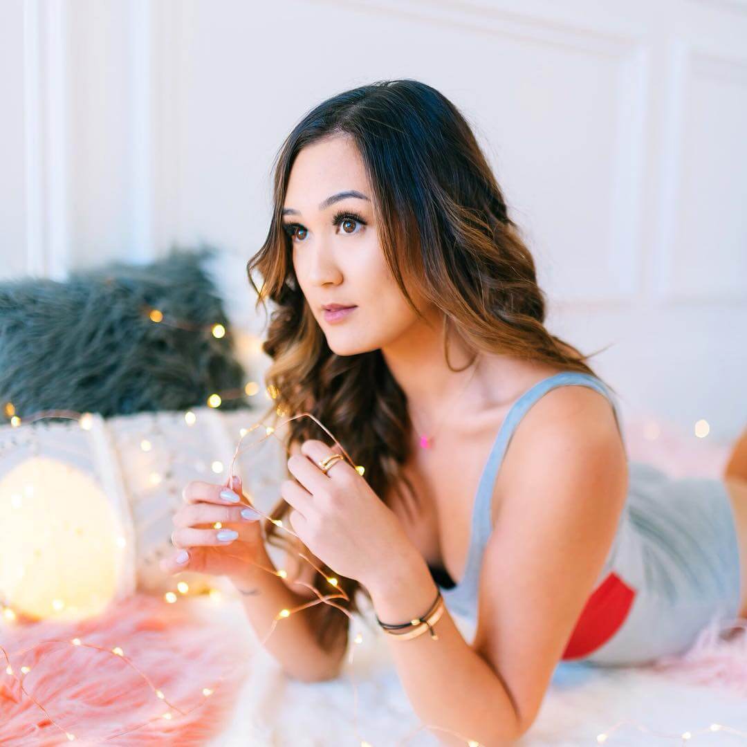 51 Hottest LaurDIY Big Butt Pictures Which Will Make You Swelter All Over 13