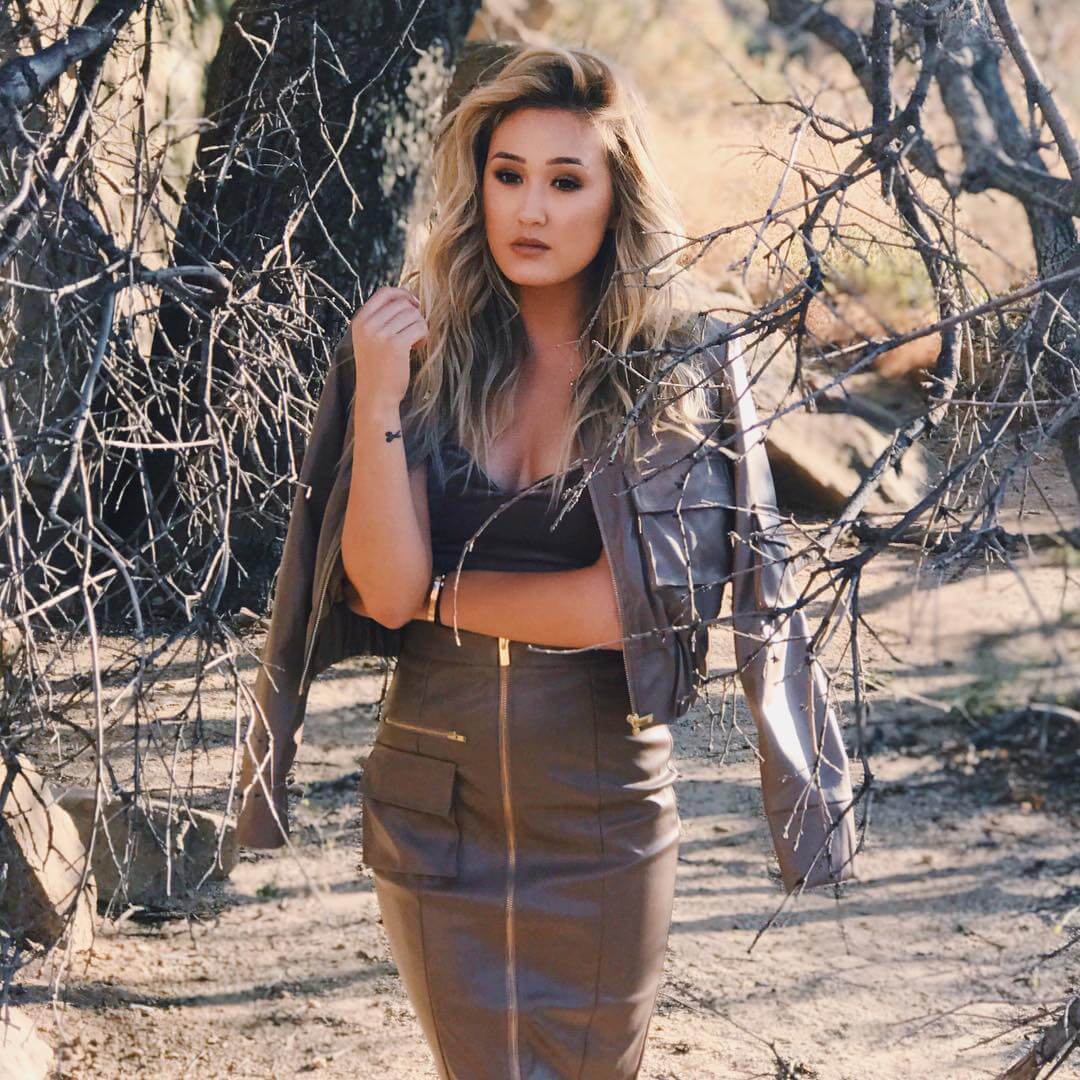 51 Hottest LaurDIY Big Butt Pictures Which Will Make You Swelter All Over 43