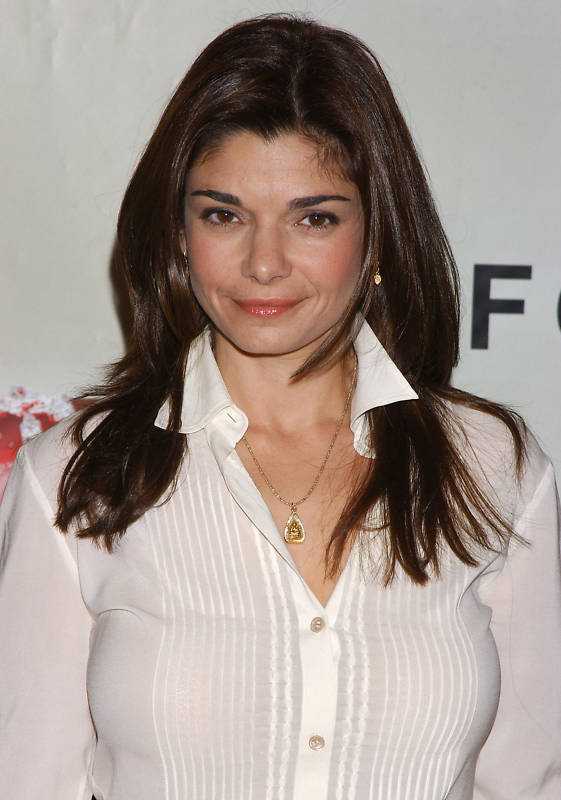 40 Laura San Giacomo Nude Pictures Flaunt Her Well-Proportioned Body 15