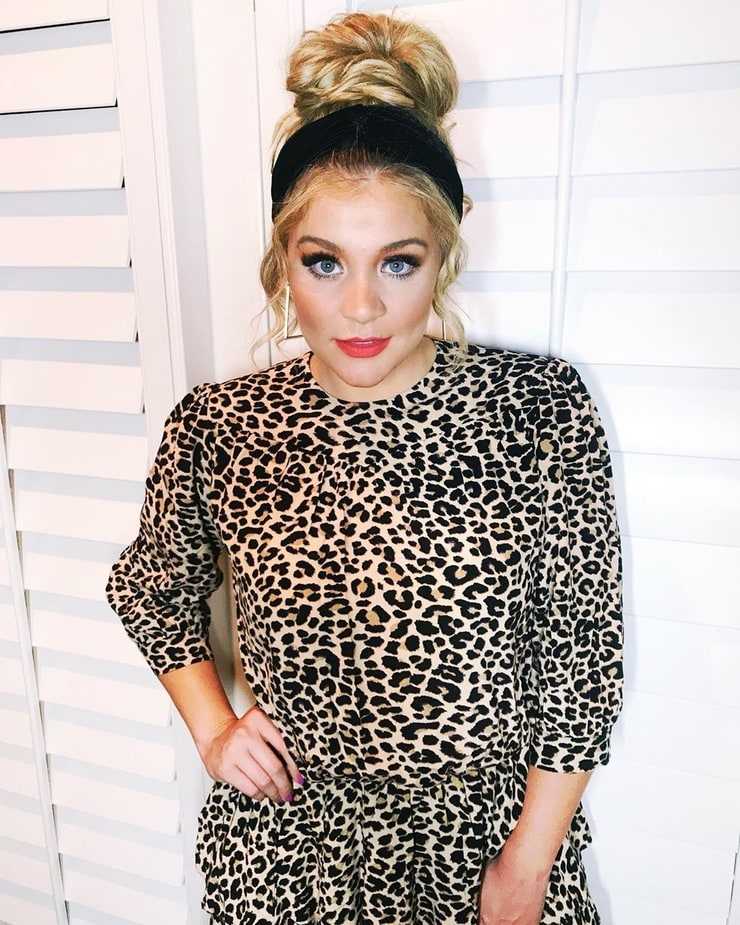 51 Sexy Lauren Alaina Boobs Pictures Uncover Her Awesome Body 162