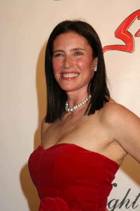 30 Mimi Rogers Nude Pictures That Make Her A Symbol Of Greatness 14