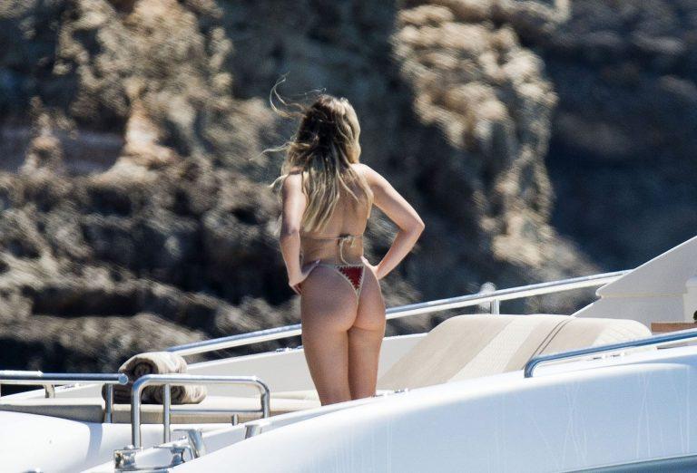 Perrie Edward Looks Stunning On Yacht In Ibiza (21 Pics) 16