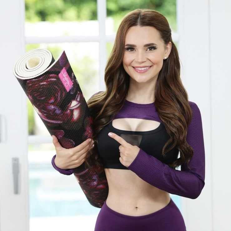 51 Sexy Rosanna Pansino Boobs Pictures Are Paradise On Earth 13