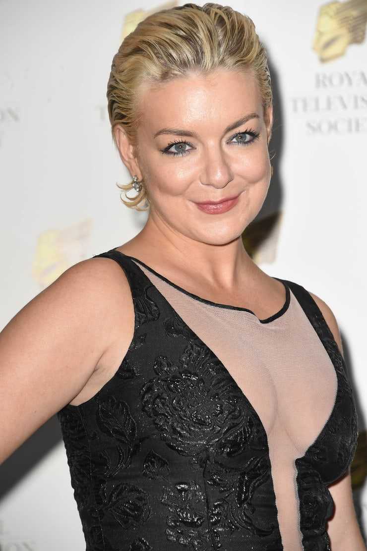 51 Sexy Sheridan Smith Boobs Pictures Will Expedite An Enormous Smile On Your Face 343