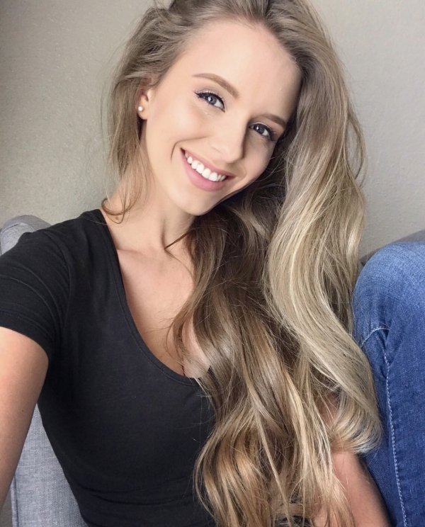 39 Sexy Girls With Beautiful Smiles 13