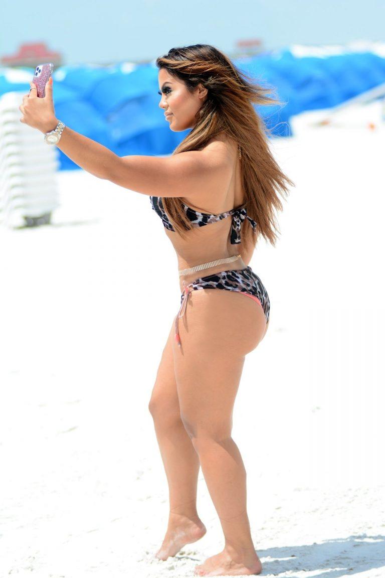 Stephanie Rivera Looks Fabulous In Miami (14 Pics) 8