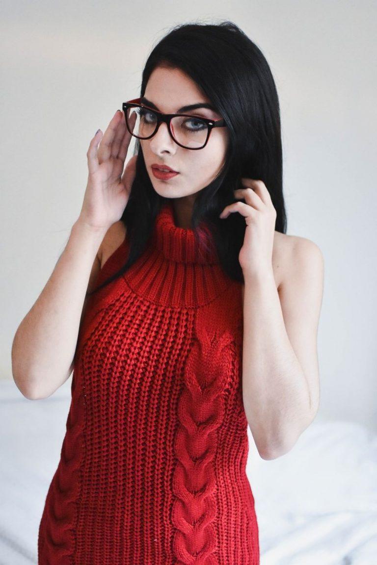 Valentina Kryp Shows Off Her Figure In Red Dress (16 Pics) 14