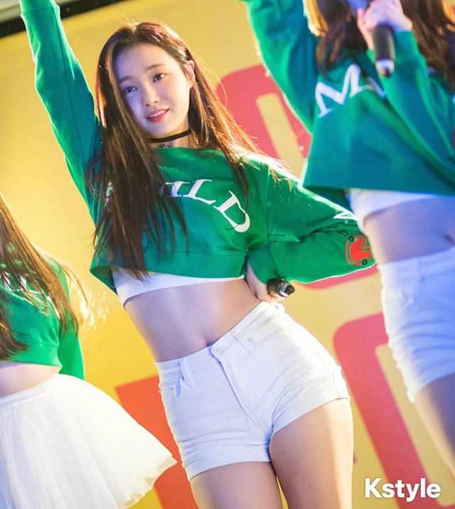 51 Hottest Yeonwoo Big Butt Pictures Which Will Make You Succumb To Her 14