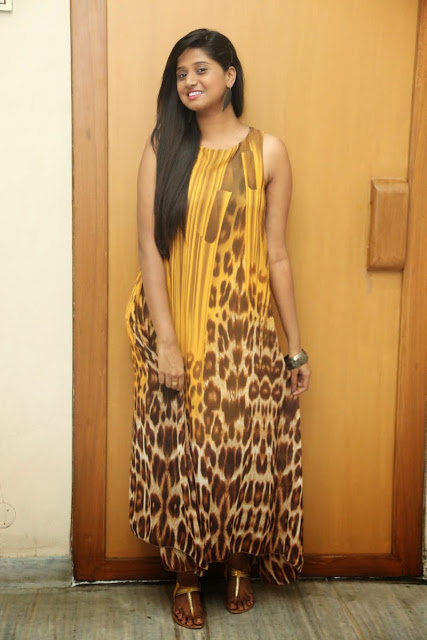 Shalini Telugu Cute Actress Latest Pics In Sleeveless 10
