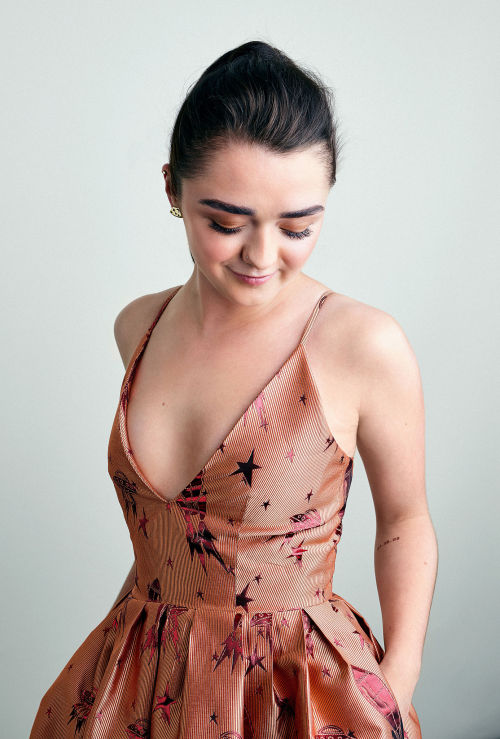 hqcelebritiescom:Maisie Williams 2000 High Quality Pictures
2000... 4