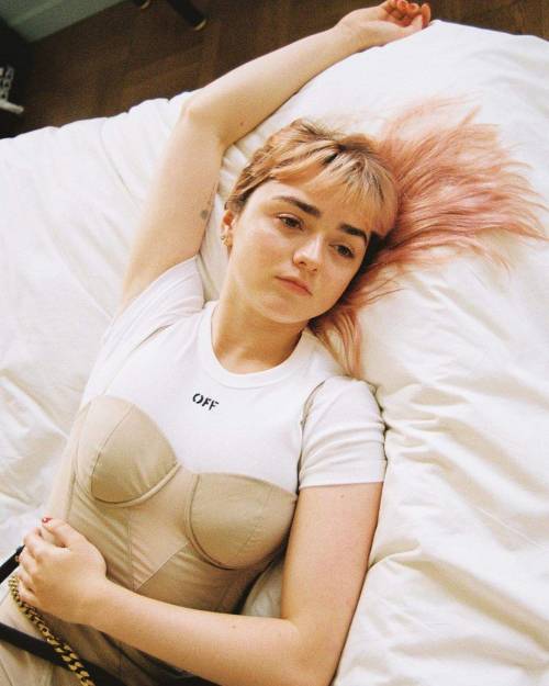 hqcelebritiescom:Maisie Williams 2000 High Quality Pictures
2000... 325