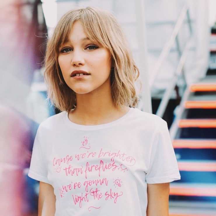 51 Hottest Grace VanderWaal Big Butt Pictures Which Will Make You Swelter All Over 17