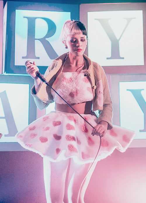 51 Hottest Melanie Martinez Big Butt Pictures That Will Make Your Heart Pound For Her 320