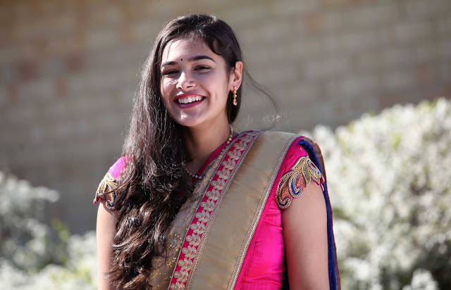 Telugu Actress Divi Prasanna Latest Hot Pics In Saree 12