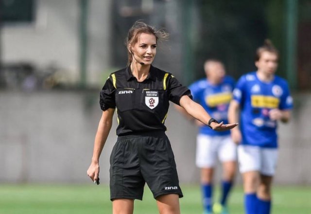 23-Year-Old Polish Referee Karolina Bojar (20 pics)