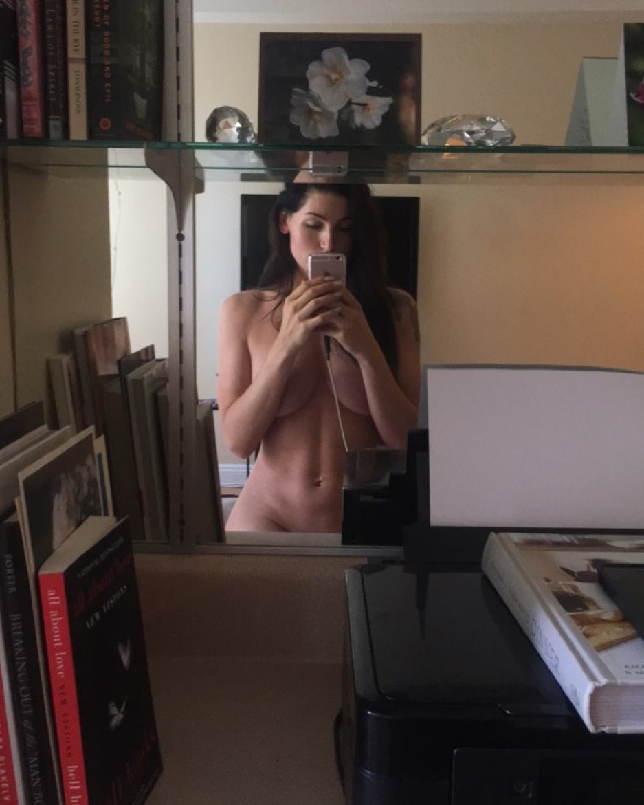 Trace lysette topless
