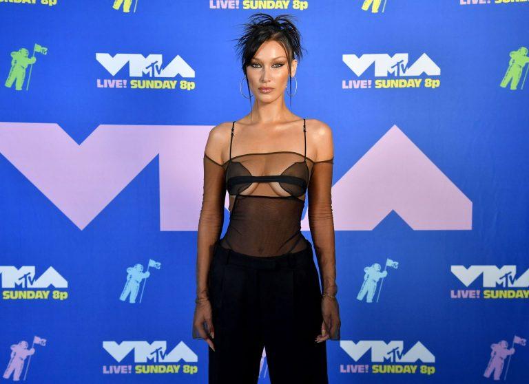 Bella Hadid Looks Fabulous See-through Outfit In VMA (18 Pics) 150