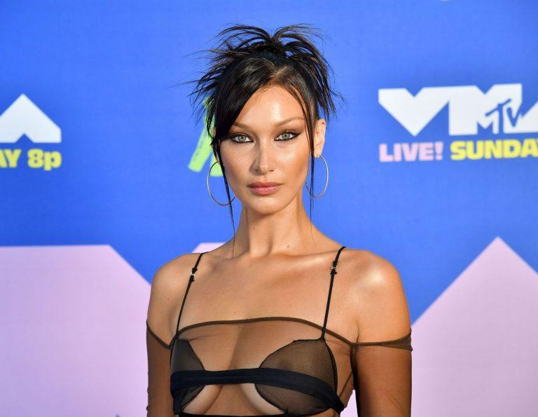 Bella Hadid Looks Fabulous See-through Outfit In VMA (18 Pics) 25