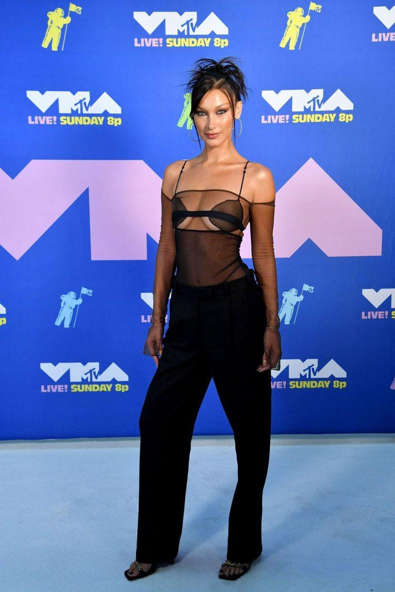 Bella Hadid Looks Fabulous See-through Outfit In VMA (18 Pics) 27