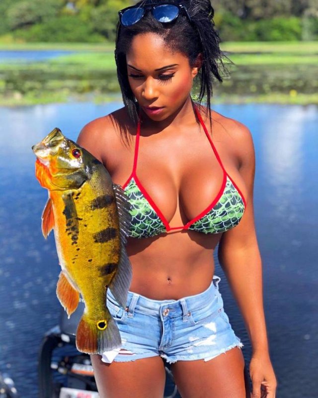 49 Hot Girls Gone Fishing 212