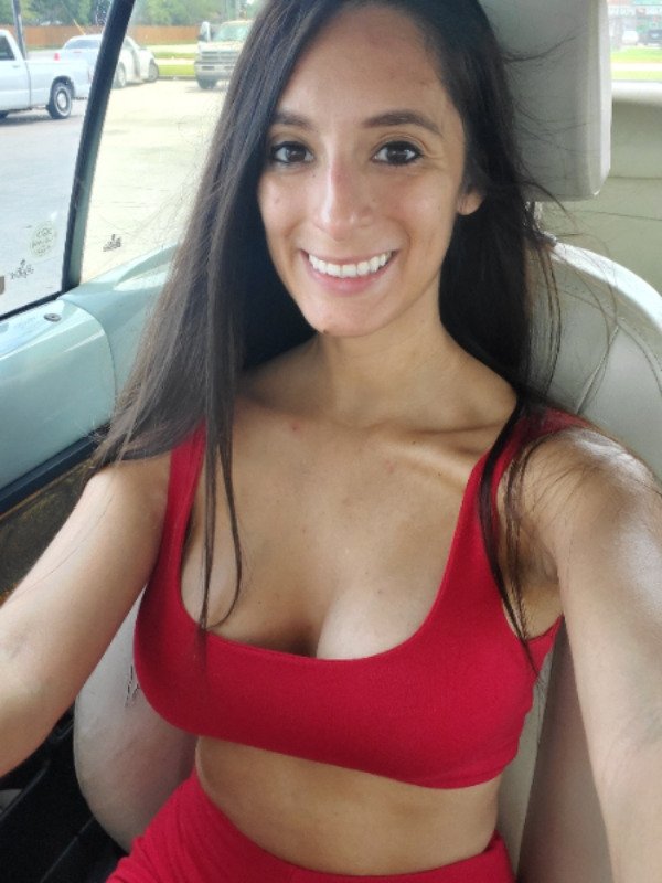 38 Hot Car Selfies 19