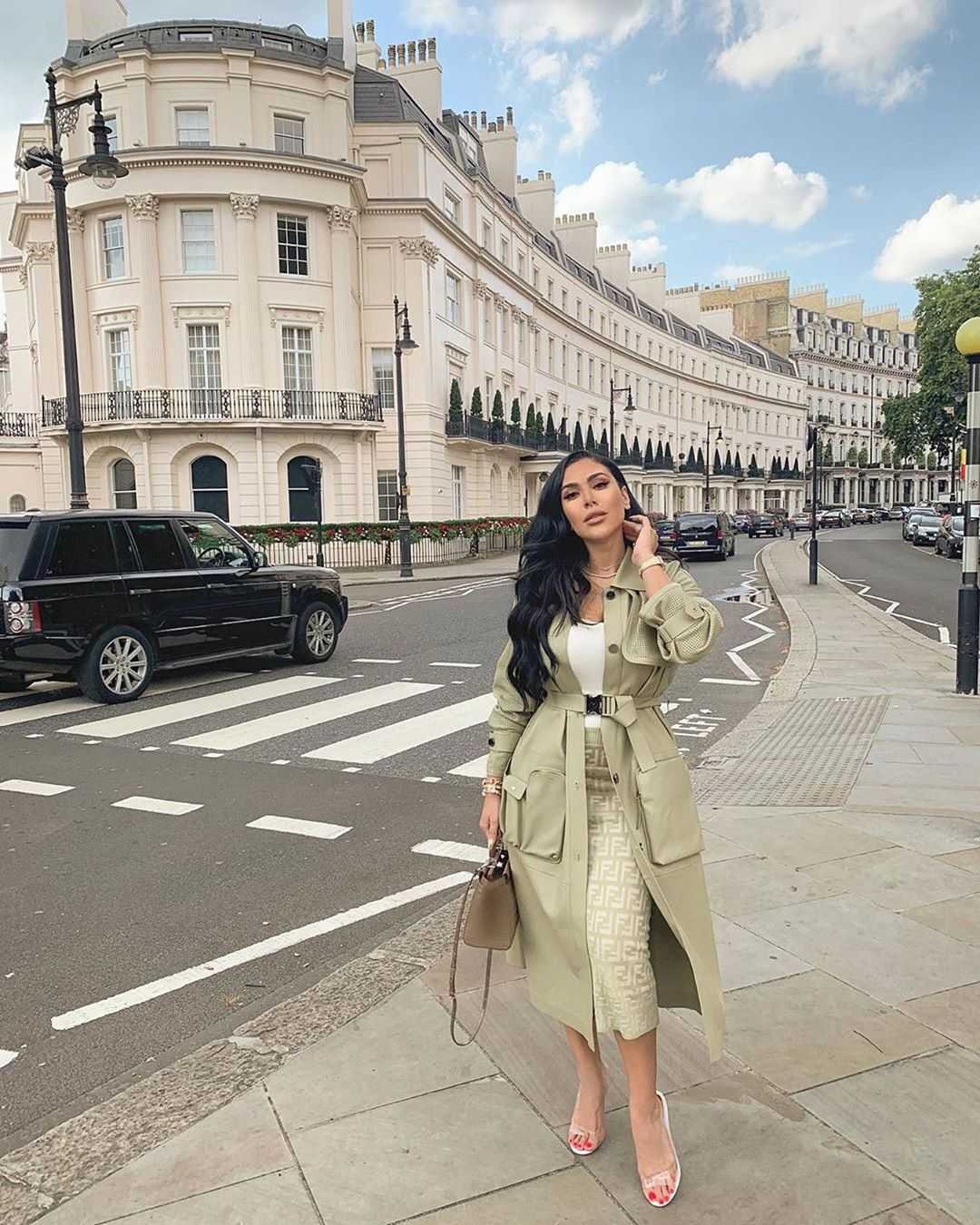 51 Hottest Huda Kattan Big Butt Pictures Which Will Make You Slobber For Her 26