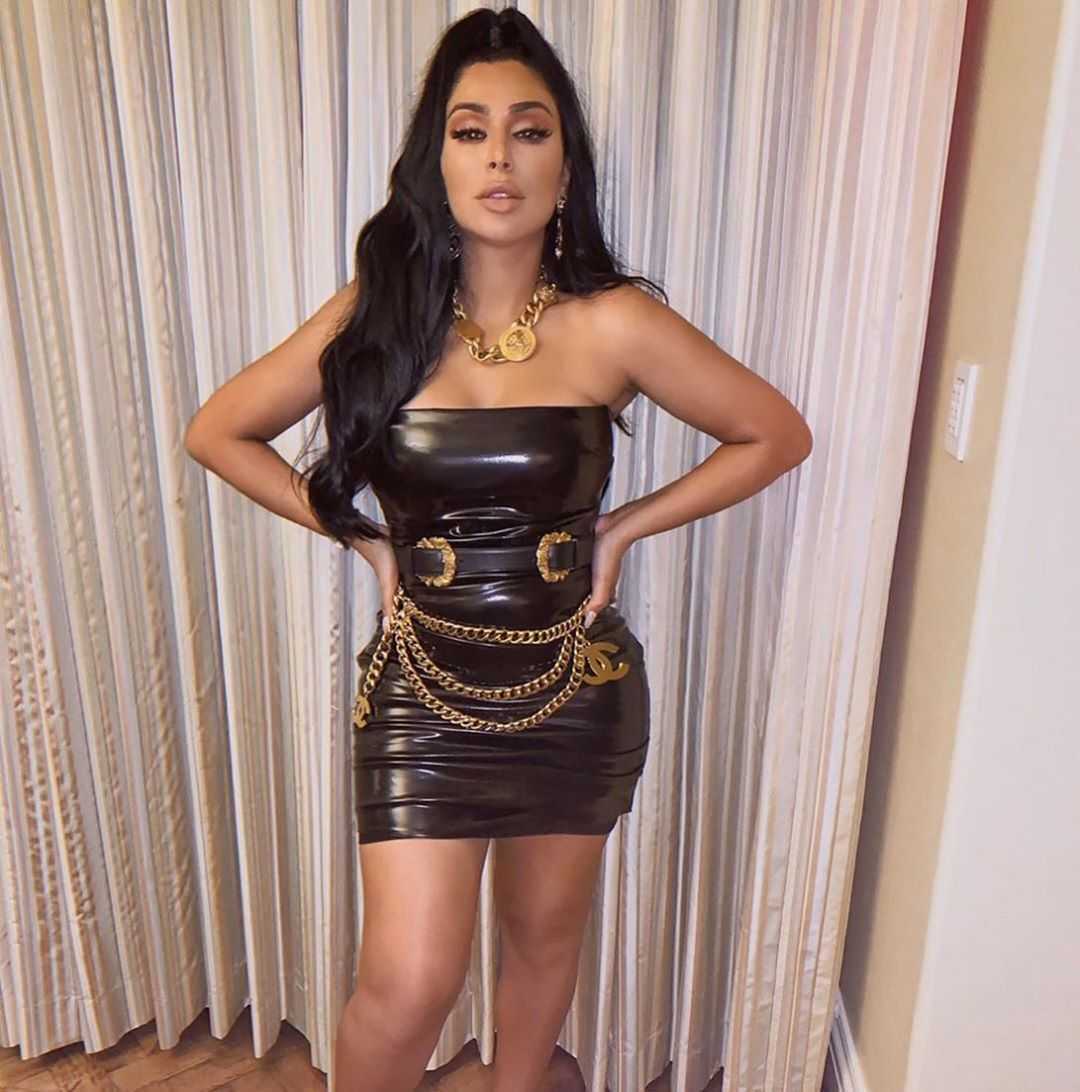 51 Hottest Huda Kattan Big Butt Pictures Which Will Make You Slobber For Her 9
