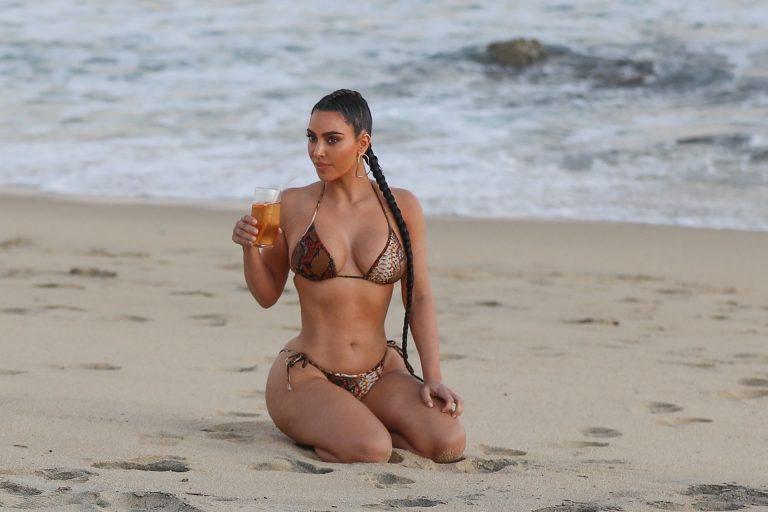 Kim Kardashian Wears Bikini In Malibu (11 Pics) 9