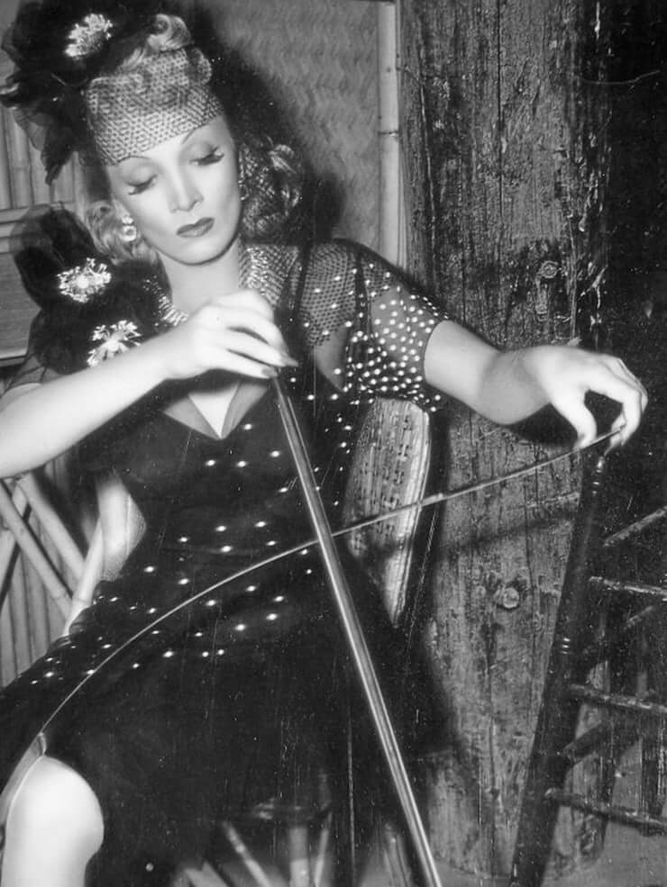 51 Hottest Marlene Dietrich Bikini Pictures That Are Essentially Perfect 9
