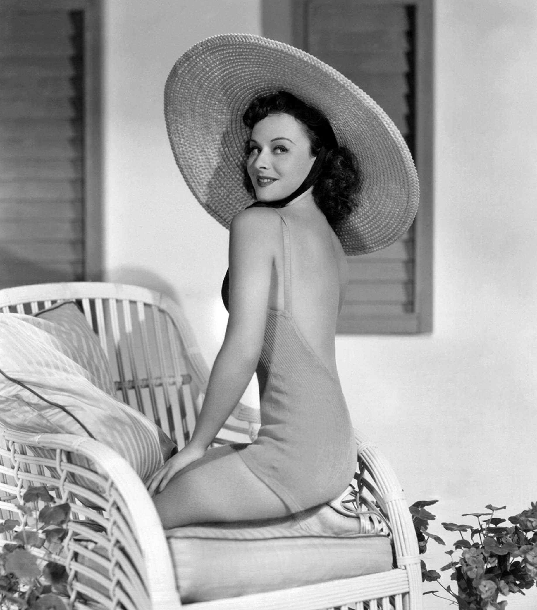 51 Hottest Paulette Goddard Bikini Pictures Which Are Inconceivably Beguiling 30