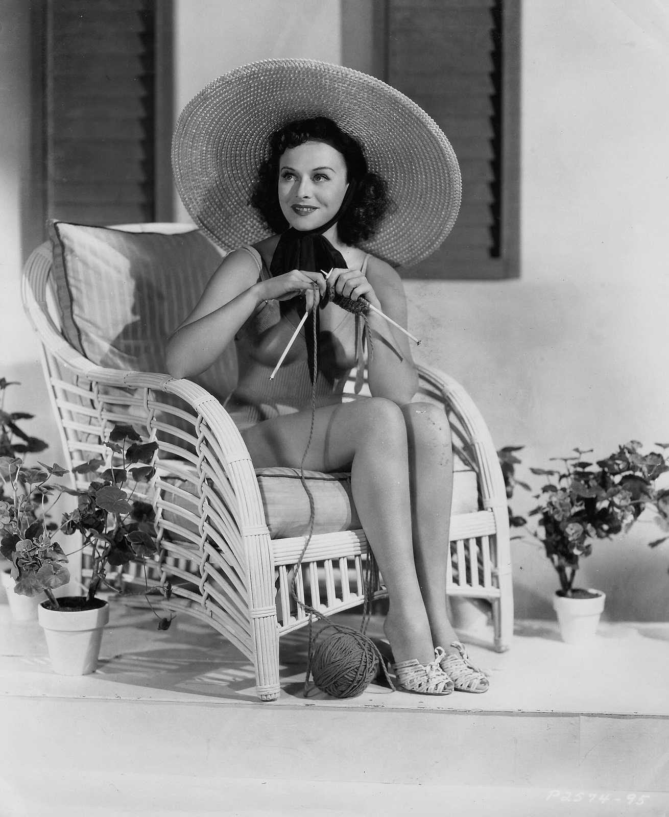 51 Hottest Paulette Goddard Bikini Pictures Which Are Inconceivably Beguiling 167