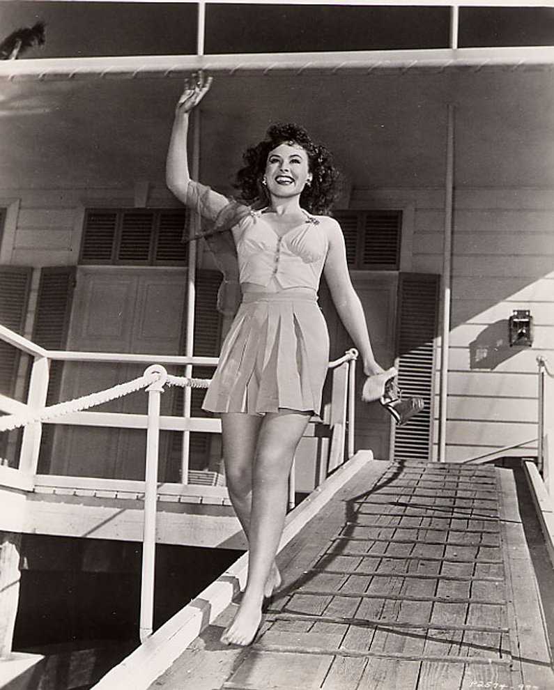 51 Hottest Paulette Goddard Bikini Pictures Which Are Inconceivably Beguiling 14