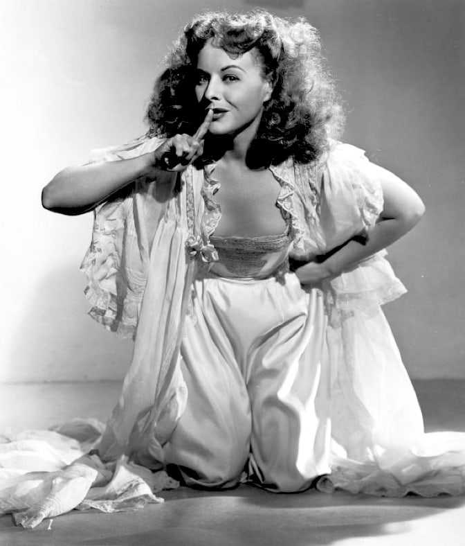 51 Hottest Paulette Goddard Bikini Pictures Which Are Inconceivably Beguiling 7