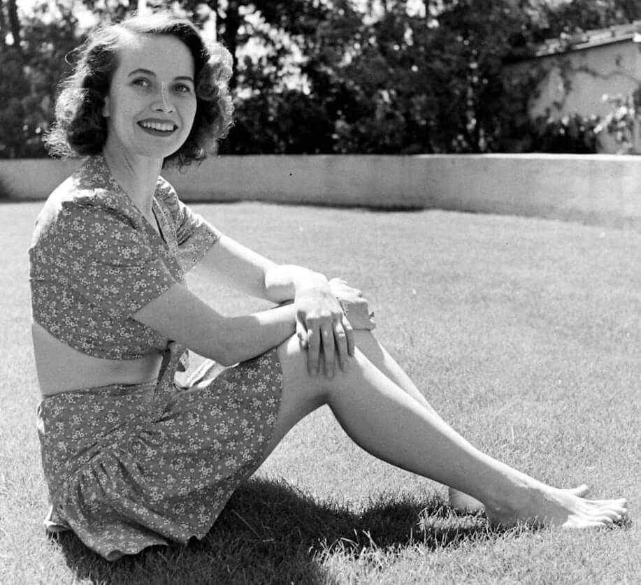 51 Hottest Teresa Wright Bikini Pictures Are Hot As Hellfire 49