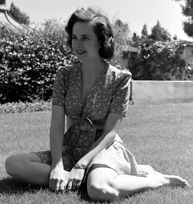 51 Hottest Teresa Wright Bikini Pictures Are Hot As Hellfire 199