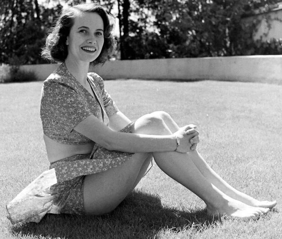 51 Hottest Teresa Wright Bikini Pictures Are Hot As Hellfire 192