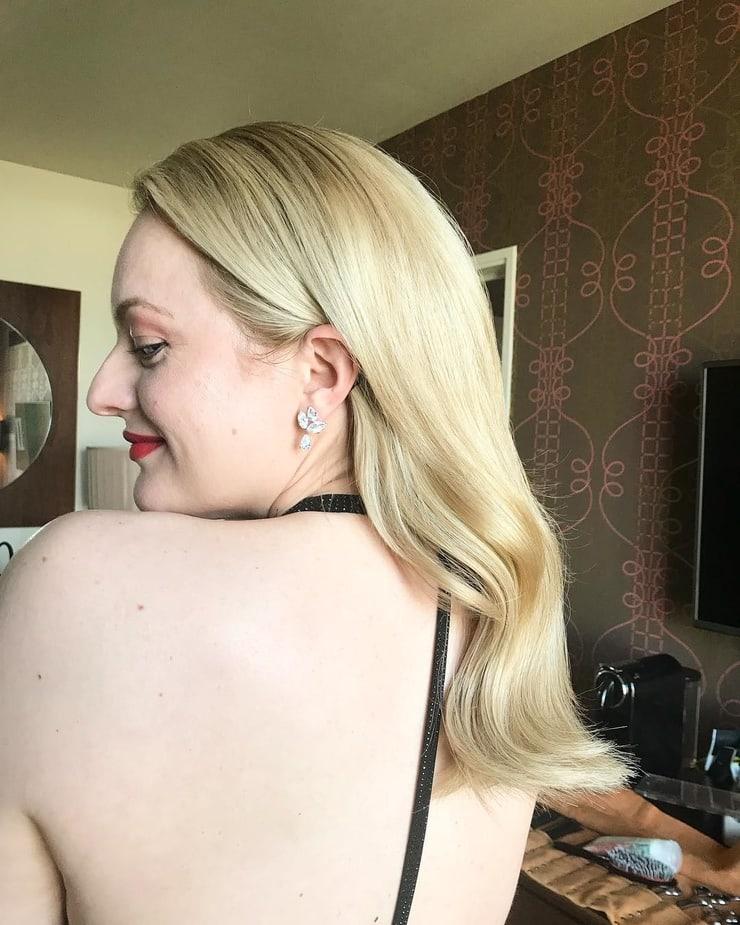 60+ Sexy Elisabeth Moss Boobs Pictures Are Absolutely Mouth-Watering 13