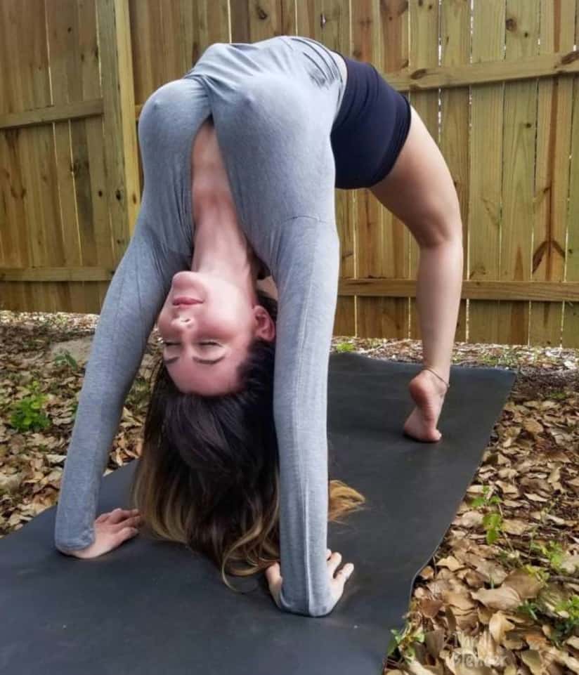 39 Hot Girls Doing Yoga 11